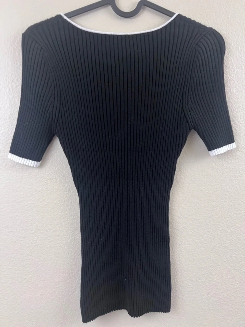 Zesica Black Ribbed Square Neck Short Sleeve Sweater with White Trim Minimalist - Picture 4 of 4